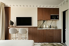 Leon Hotel-Pigalle/Suite-14, Paris