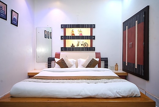 Raahi I 3 Bedroom Flat Near Kashi Vishwanath