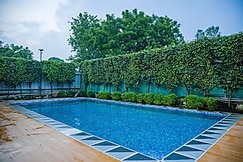 Alaya Stays Krishna Manor Pet friendly 3 BHK Farmhouse With Private Pool, Sohna