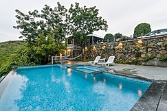 Alaya stays Lake and Hill | |Pet friendly 3BHK With Private Pool, Udaipur