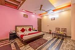 Hotel Warm Welcome Sec 20, Noida