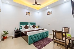 Hotel Warm Welcome 20, Noida