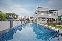 Courtyard Villa by Tropicana Stays, Lonavala