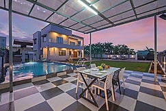 4BHK Courtyard Villa By Tropicana Stays, Lonavala