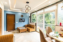 whispering Walls -2BR Mountain View by Homeyhuts, Dehradun