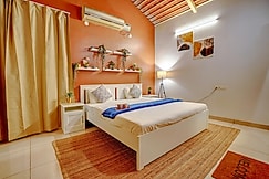 RosedaleFarmhouse|PvtPool|Jacuzzi|Projector|2Acre, Yelagiri