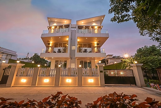 5BHK Elegant Villa by Tropicana Stays