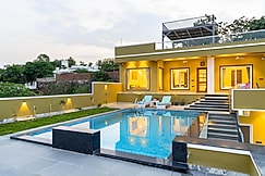 ELIVAAS Lakemount | 2 BHK with Pvt Pool at Fatehsagar Lake, Udaipur