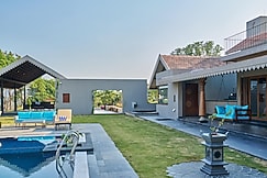 Swastika Villa by Grape County, Khanvel