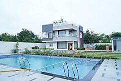 SK Retreat Villa | 3BR with Pool & Event Space, Farooq Nagar