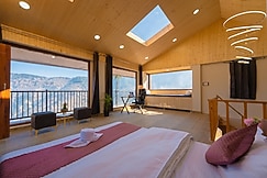 The Boonies- Duplex Villa with Jacuzzi, Narkanda