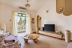 tisyastays | Marbella 2BHK at Regal Park with Pool, 5mins to beach, Goa