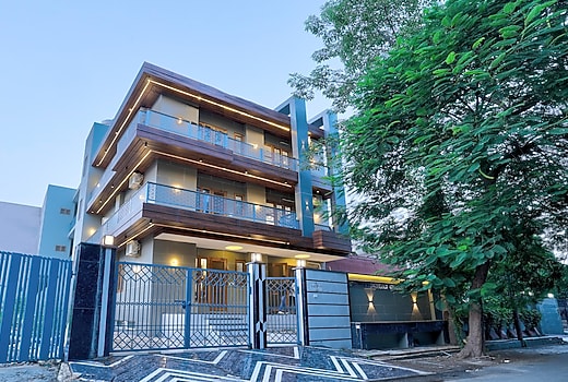 Alaya Stays Freesia | 3 BHK Apt With Gaming Zone Near Malls