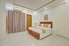 Alaya Stays Zinnia 2 BHK Apt With Gaming Zone Near Malls, Noida