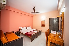 Omji Ashram - Kailash Math | 15min to Kashi Vishwanath Temple, Varanasi