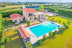 The Kohinoor Farm with biggest pvt pool in Manesar, Manesar