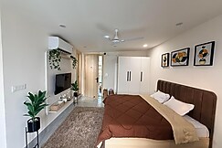 Cozy Studio with Private Terrace by Luxury Heights, Gurgaon