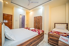 Omji Chintamani Ganesh | Authentic Ashram Stay, Varanasi