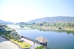 River Front 2BHK Apartment By Sparks Fly, Matheran