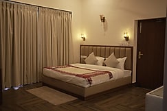 Whispering Heights, Pachhad