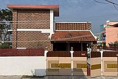 Golden Loom 2BHK Homestay by Homeyhuts, Kanchipuram