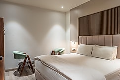 Whitehouse Royal Living, Prayagraj