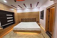 GOVINDAM PALACE, Govardhan