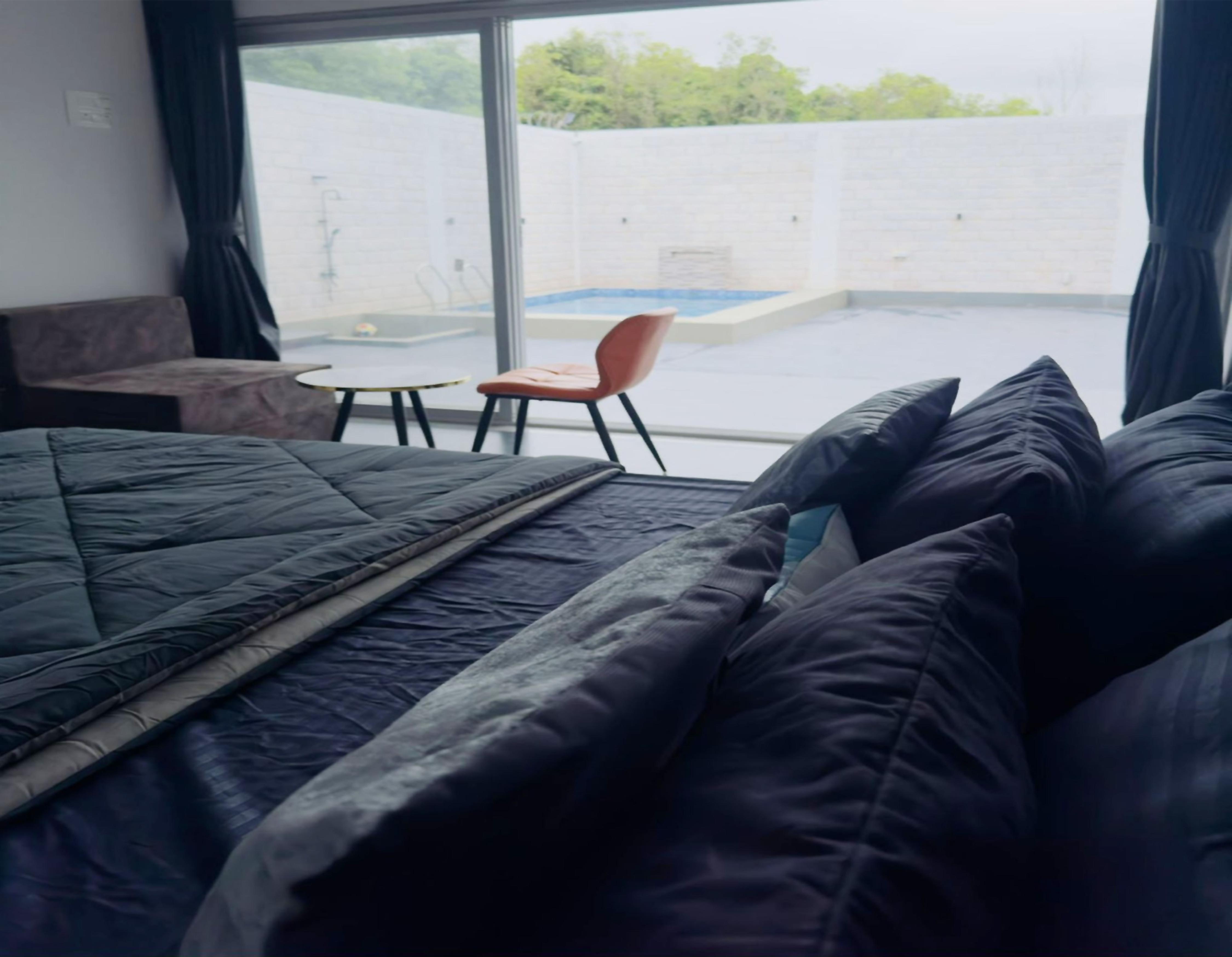 Casa Oceanus - Pool View Room - Ganpatipule 1