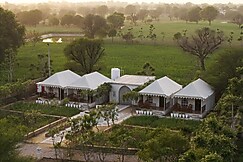 SaffronStays Raj Reverie: Maharaja Tent Suites, Phulera
