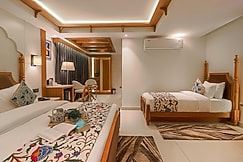 Green Vegetarian Hotel & Restaurant, KALSI