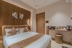 Hotel 7 Skye, Surat