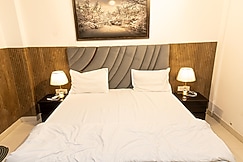 Mad Monkeys |Entire 1BHK Fully Furnished Apartment, Noida