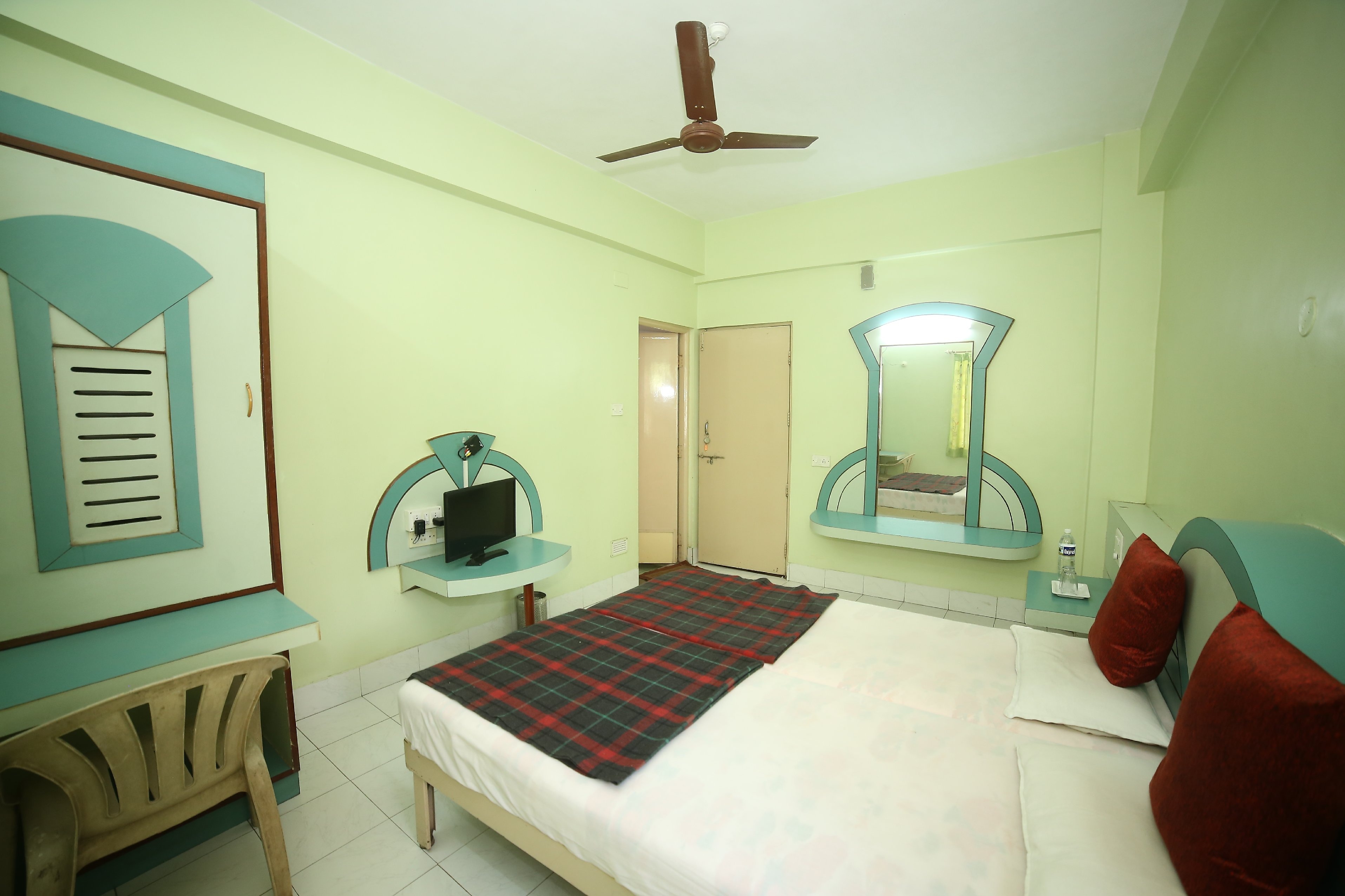 Hotel Sai Raja - Tap to explore photos