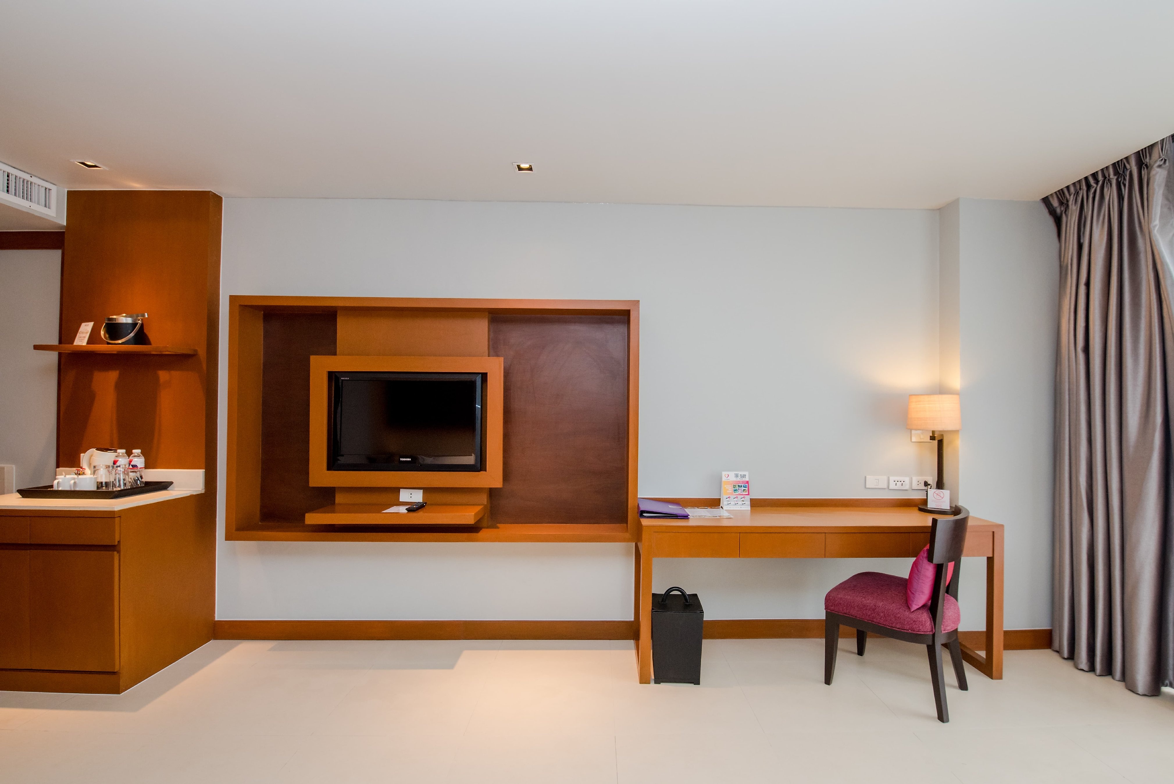 Ashlee Hub Hotel Patong - Tap to explore photos