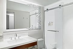 DoubleTree Suites by Hilton Phoenix, Phoenix