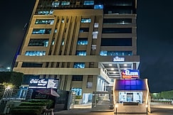 Hideaway Suites Noida, Noida