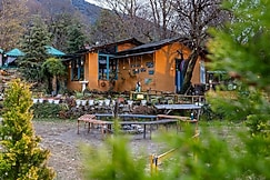 Monkey Mud House, Bir Billing