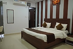 Vinayak Hotel, Lucknow