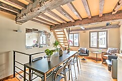 Temple Triplex Spacious Apartment, Breda