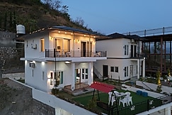 Alpine Manor 1 by Ebonystays, Dehradun