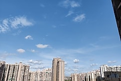 The Forest Stays-Luxury City Loft With Balcony Bliss, Noida