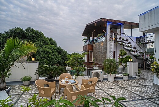 Alaya Stays Sky Paradise Pet friendly With Gaming Zone and Home Theatre