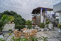 Alaya Stays Sky Paradise Pet friendly With Gaming Zone and Home Theatre, Dehradun