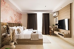 Lumi Stays - Luxurious Studio Apartments | 5 mins from Yashoda Medicity, Ghaziabad