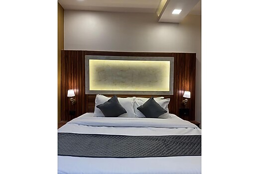 FamJam | 6bhk Vita Veloce