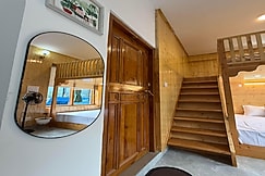 Himalayan Chico Loft, Gushaini